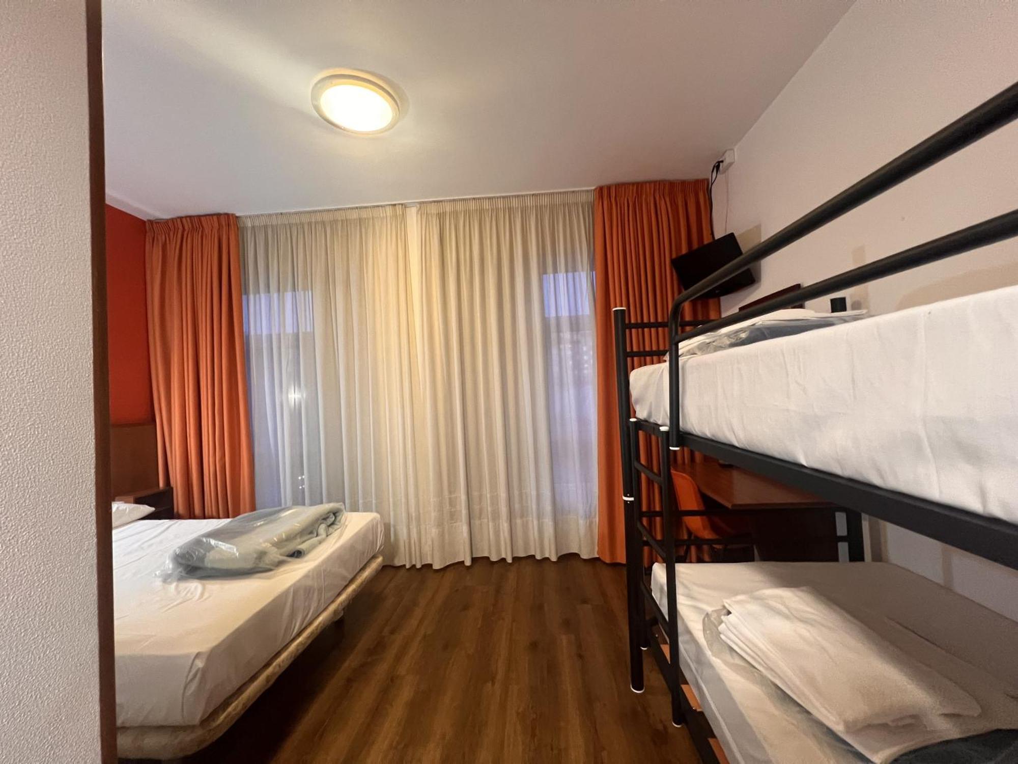 Loop Inn Hostel Сантяго де Компостела Екстериор снимка